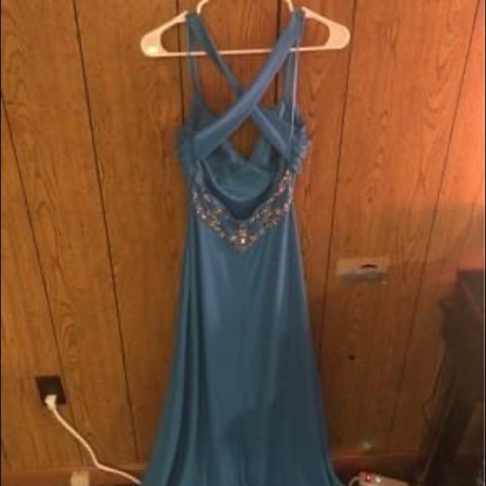 Blue prom dress never been worn
Size 5/6